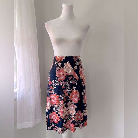 Jaclyn Smith Navy Blue & Pink Floral Print Lightweight Stretch Knee Length Skirt - Picture 3 of 9